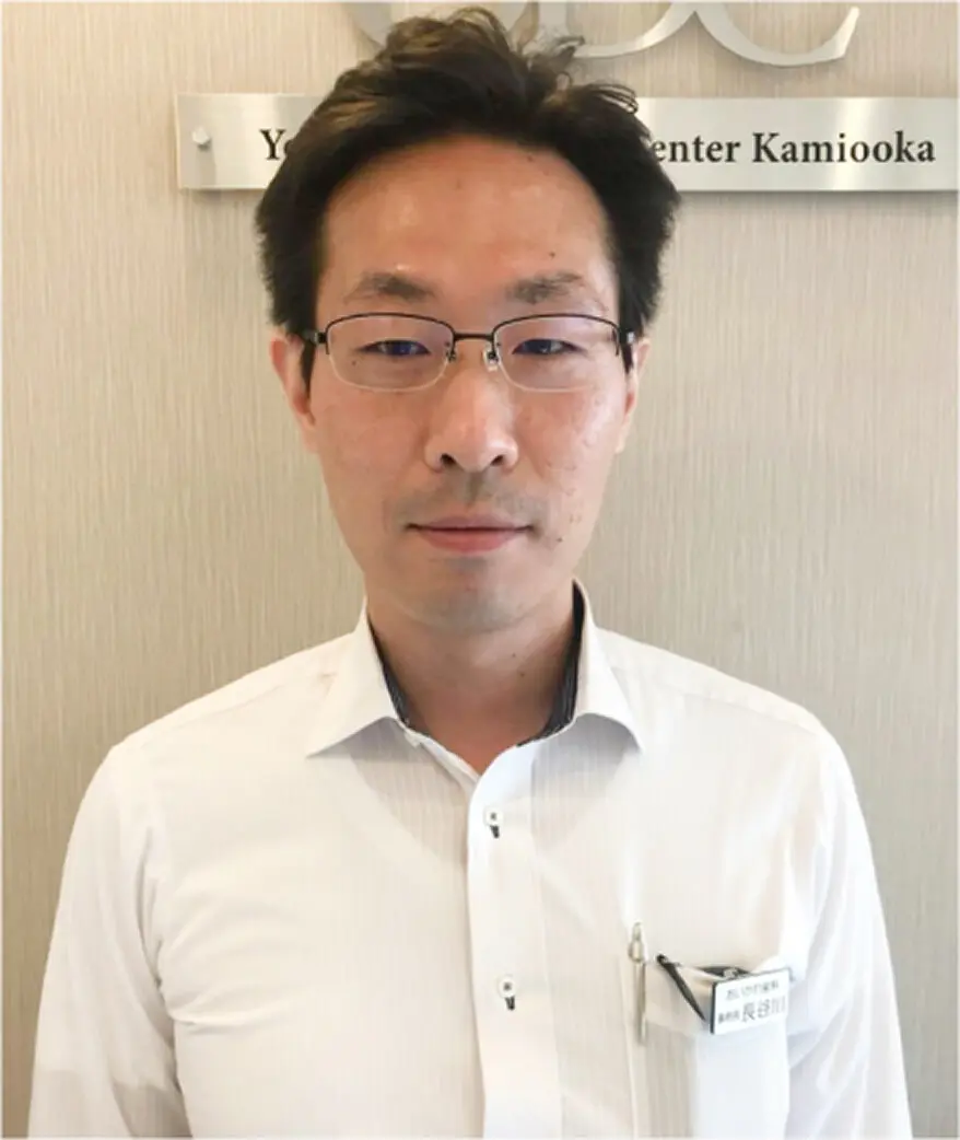 事務 長谷川の顔写真